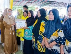 Kapus Nambo Beri Penghargaan Kader Posyandu Purna Bakti pada Syukuran dan Pisah Sambut 2025–2026