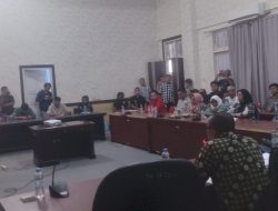Mahasiswa dan Tomas Kecam DPRD Banggai Absen dalam Audiensi Warga Tanjung