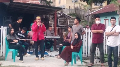 Pemuda Nambo Bergerak, Karang Taruna dan Seniman Muda Berbagi Takjil