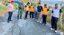 Cegah Kecelakaan, Kapolsek Lamala Turun Tangan Benahi Jalan Manassai